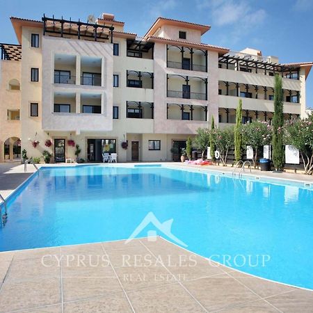 Pool Side 2 Bedroom Queens Gardens Complex Pafos Exterior foto