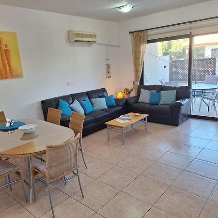 Pool Side 2 Bedroom Queens Gardens Complex Pafos Exterior foto
