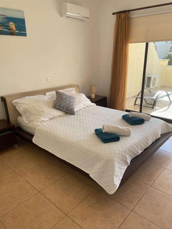 Pool Side 2 Bedroom Queens Gardens Complex Pafos Exterior foto