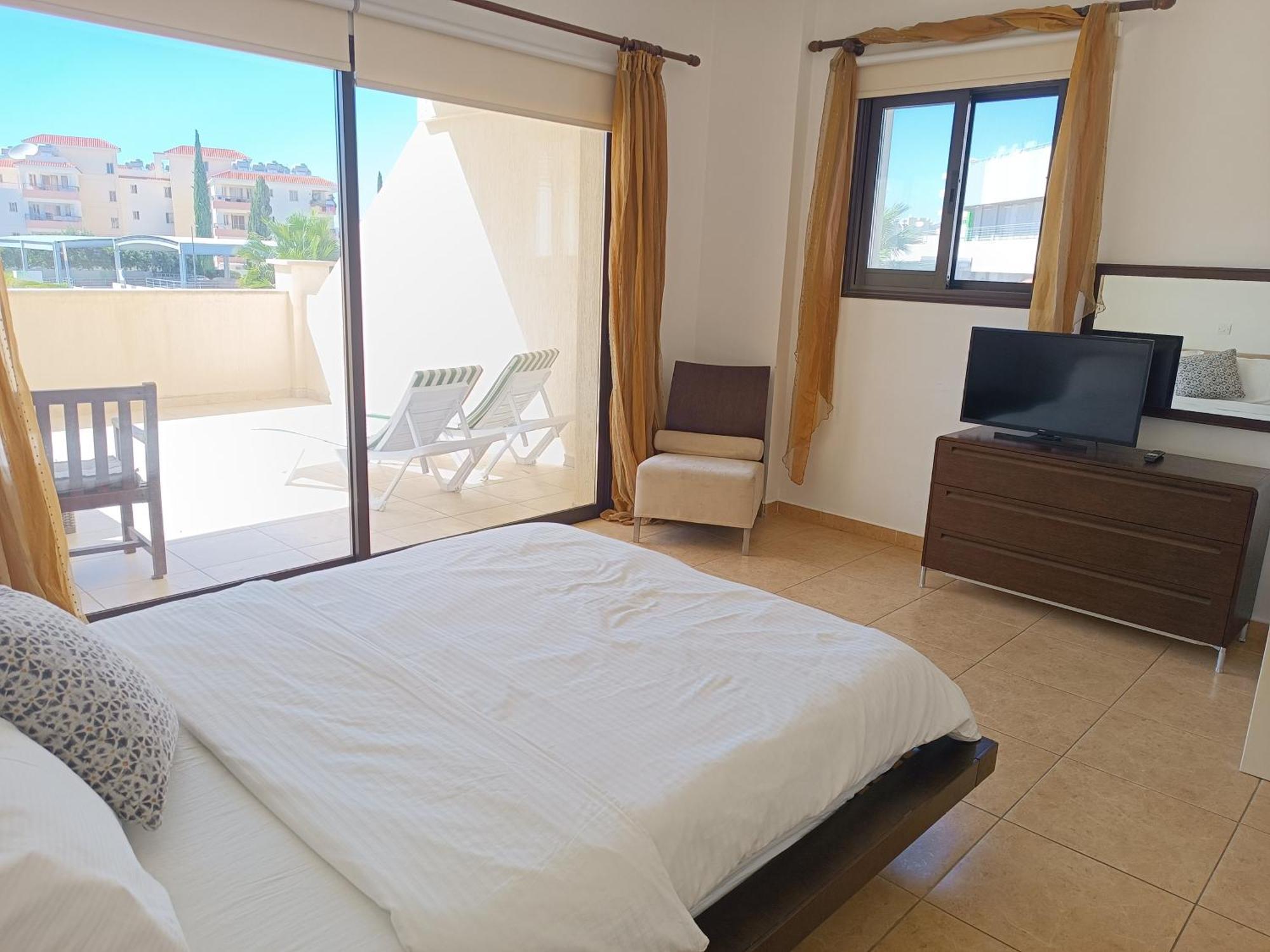 Pool Side 2 Bedroom Queens Gardens Complex Pafos Exterior foto