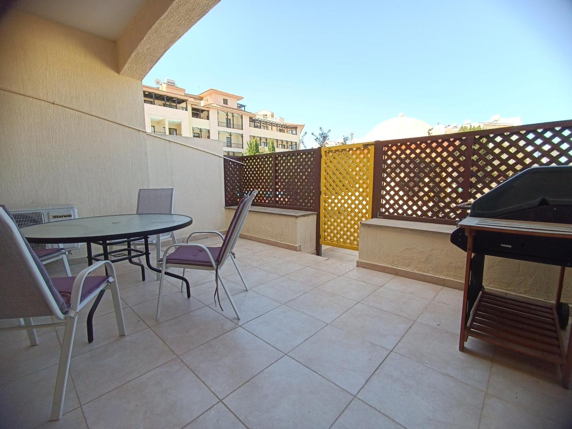 Pool Side 2 Bedroom Queens Gardens Complex Pafos Exterior foto
